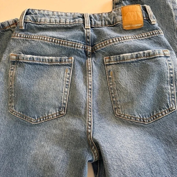 Zara- Midwash- Straight Leg Denim- Women’s 4 - Picture 3 of 16